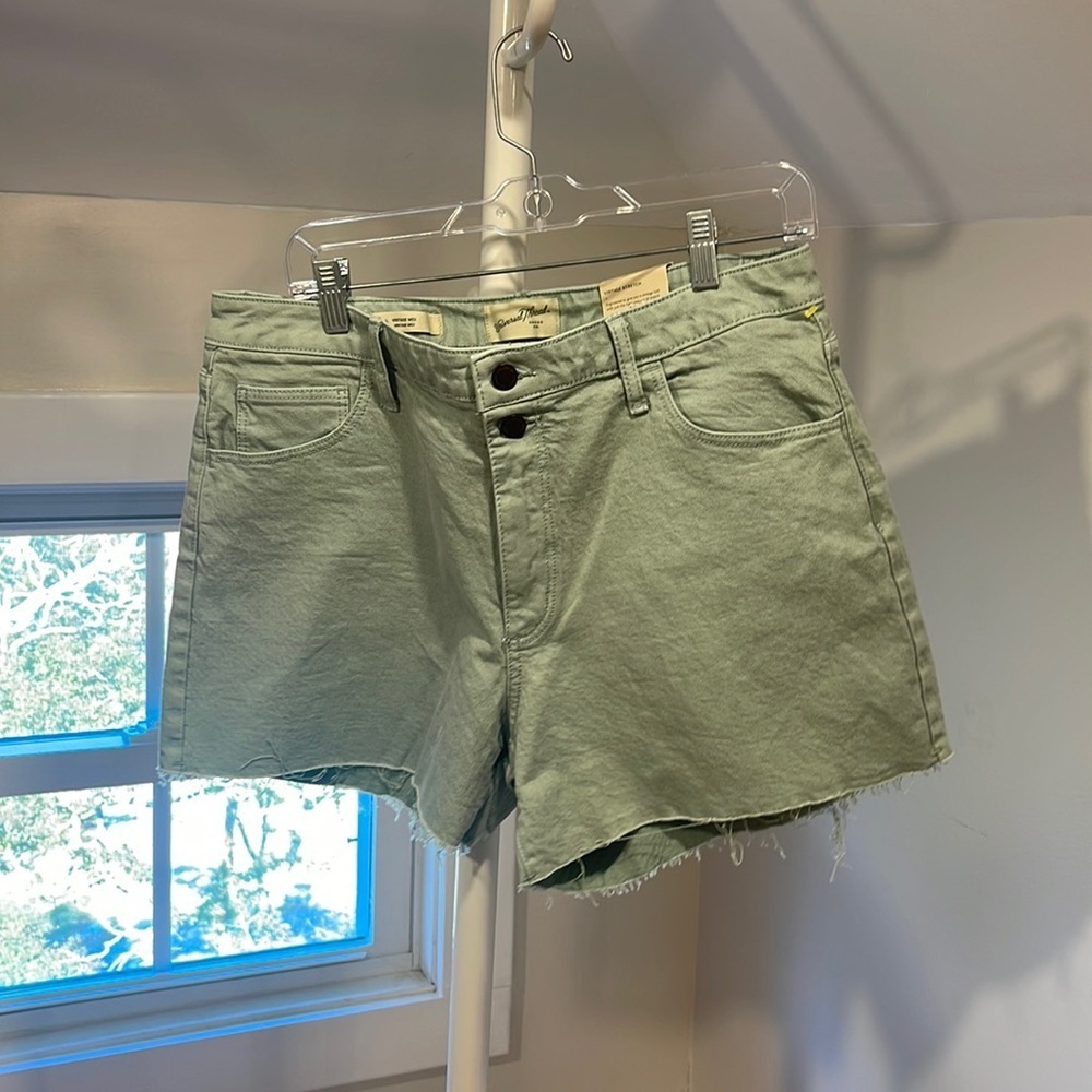 NWT universal thread vintage midi shorts, size 32